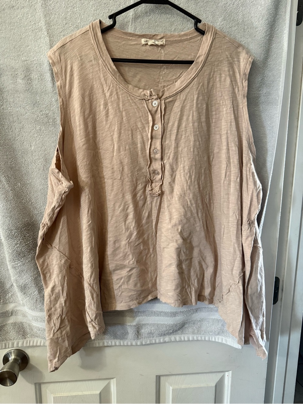 Sleeveless Button-Front Tank Top in Light Beige